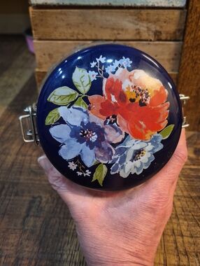Pioneer Woman Glass Jar With Ceramic Lid Country Kitchen.